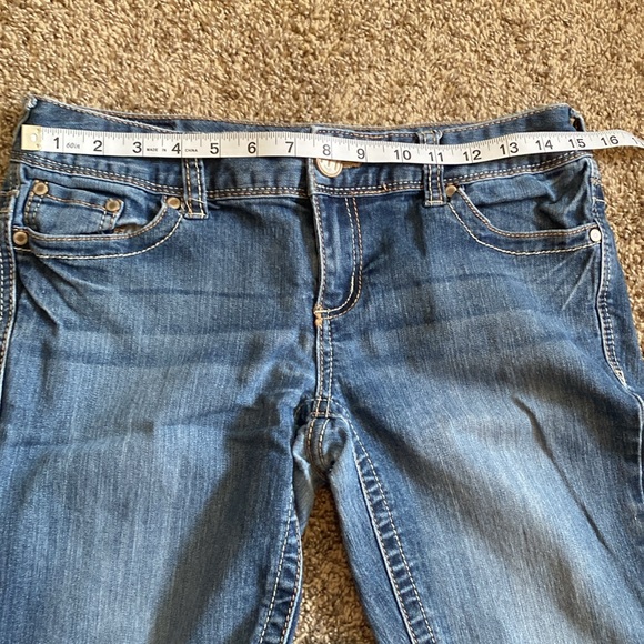 Maurices Jeans 5/6 Short - Picture 4 of 6